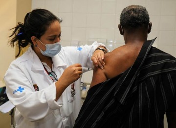 À l'Arsenale della Speranza, la vaccination contre le covid-19 pour les clients de plus de 60 ans commence