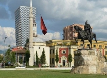 Seul à Tirana